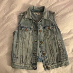 Madewell size M light denim vest Jean jacket